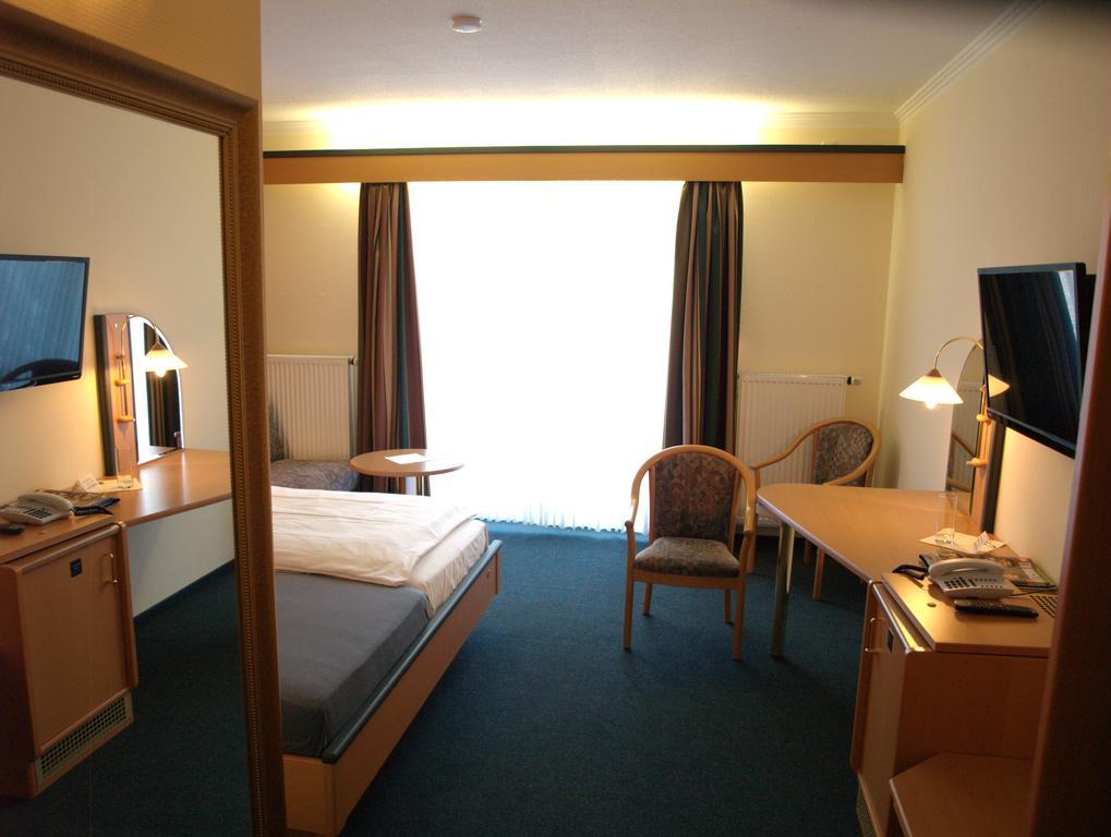 Waldhotel Kurfuerst Kaisersesch Bagian luar foto